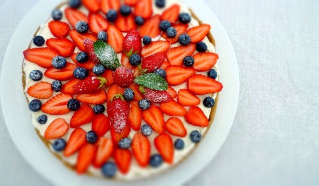 TARTE AUX FRAISES ET MYRTILLES