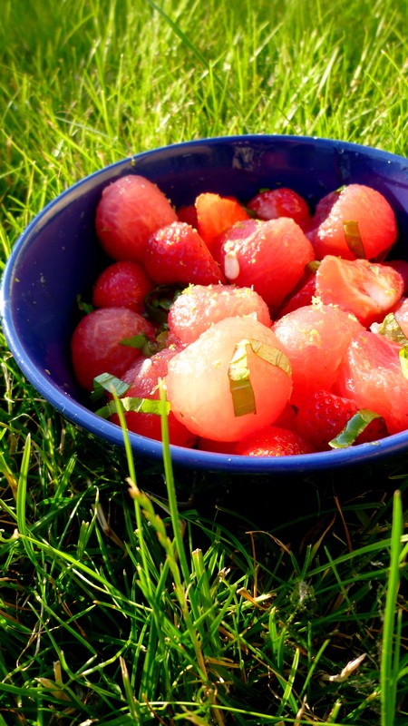 Salade de pastèque, fraises et menthe