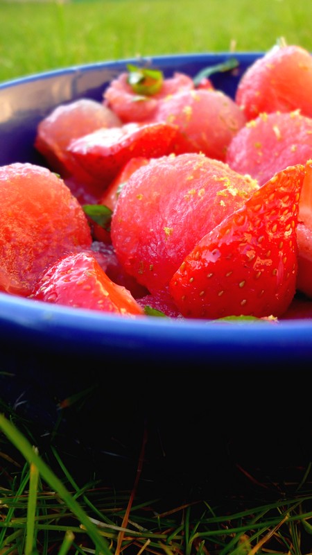 Salade de pastèque, fraises et menthe