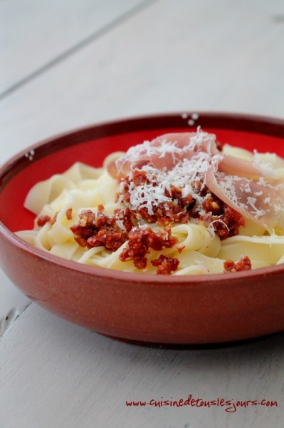 Tagliatelles Au Pesto De Tomates Séchées Et Prosciutto Cuisine De Tous Les Jours 