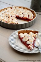 Tarte aux fraises et rhubarbe meringuée