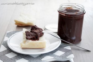 Pâte à tartiner au chocolat noir et aux noisettes