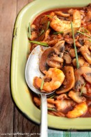 Crevettes et champignons à la sauce tomate aux épices - ©www.cuisinedetouslesjours.com