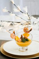 Brochettes de gambas black tiger à l’huile Thaï et velours de potimarron à l’orange