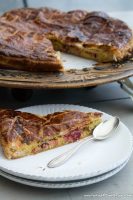 Galette des rois à la crème d'amande aux cramberries - ©www.cuisinedetouslesjours.com