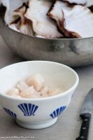 Pétales de noix de saint Jacques au beurre de bergamote et coriandre - ©www.cuisinedetouslesjours.com