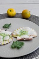 Pétales de noix de saint Jacques au beurre de bergamote et coriandre - ©www.cuisinedetouslesjours.com