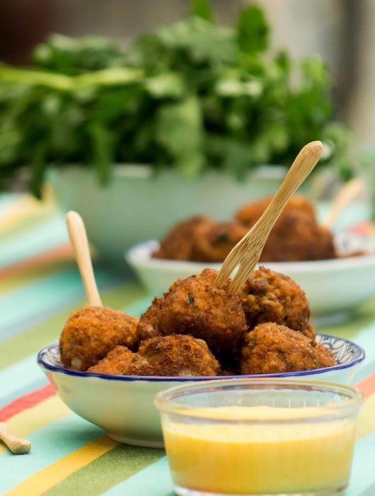 Boulettes d'agneau à la carotte et sauce au cheddar - ©www.cuisinedetouslesjours.com