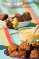 Boulettes d'agneau à la carotte et sauce au cheddar - ©www.cuisinedetouslesjours.com