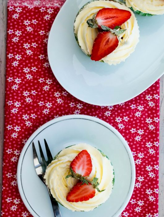 Cupcakes aux fraises et citron - ©www.cuisinedetouslesjours.com