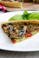 Tarte aux sardines, poivron rouge et basilic - ©www.cuisinedetouslesjours.com