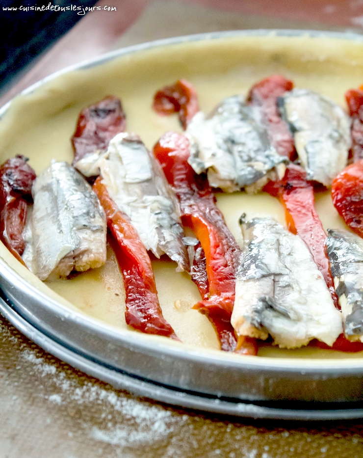 Tarte de sardines à l'huile, poivron rouge et basilic - ©www.cuisinedetouslesjours.com