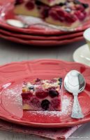 Clafoutis aux framboises et myrtilles - ©www.cuisinedetouslesjours.com