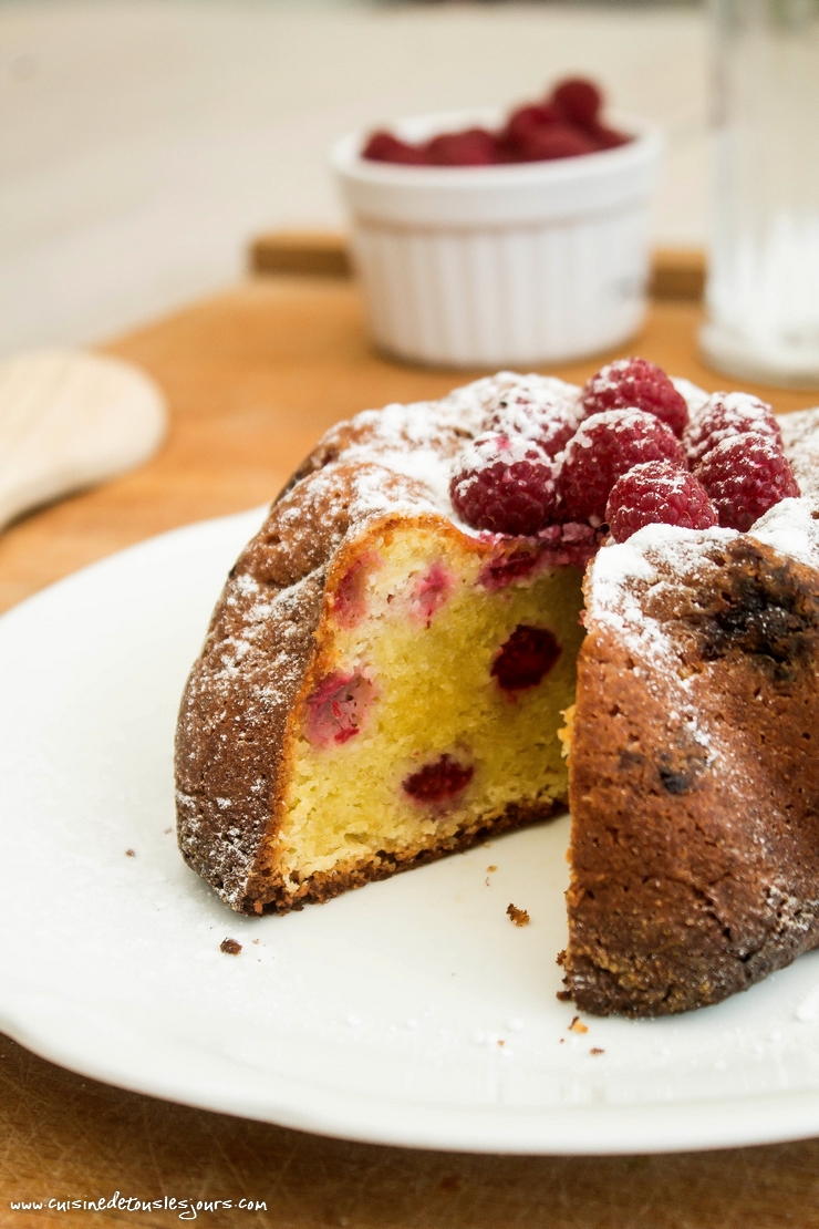 Gâteau aux amandes et framboises – ©www.cuisinedetouslesjours.com