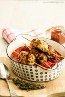 Brochettes de kefta de veau et fondue de poivron au paprika -©www.cuisinedetouslesjours.com
