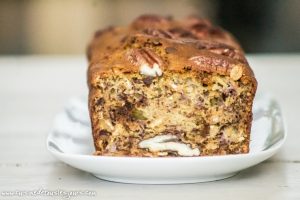 Banana bread aux flocons d'avoine, noix de pécan et pépites de chocolat -©www.cuisinedetouslesjours.com