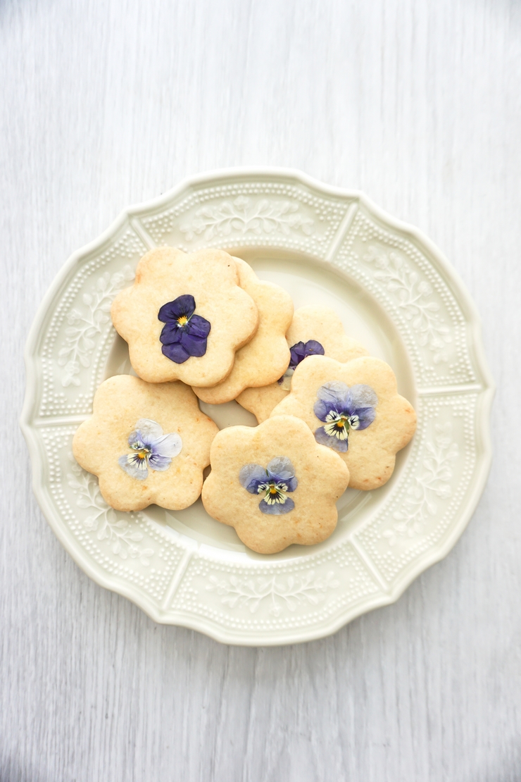 Biscuits au citron et pensées - ©www.cuisinedetouslesjours.com 