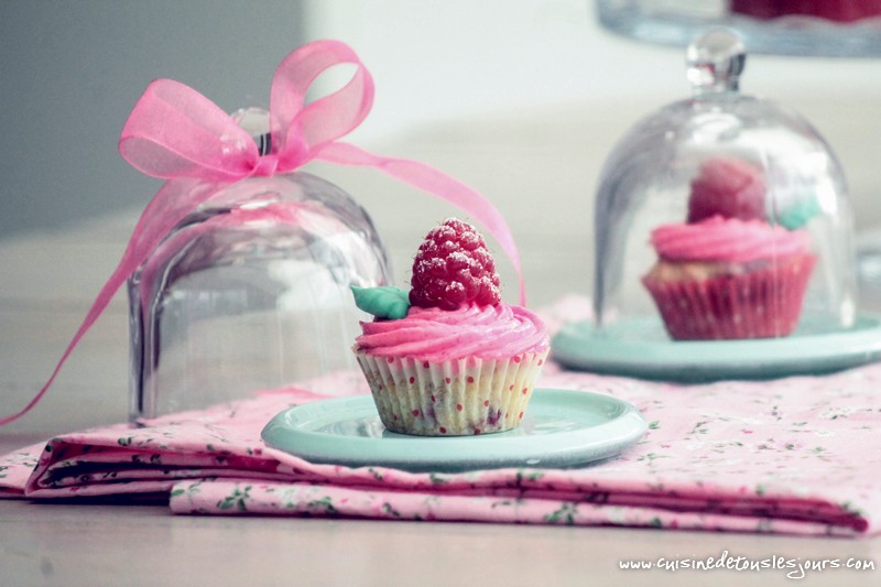Mini cupcakes à la framboise - ©www.cuisinedetouslesjours.com