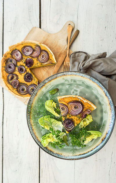 Assiette présentant une part de tarte